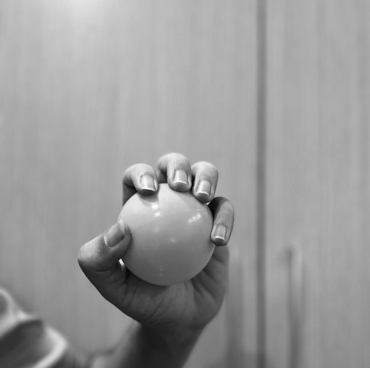 10 bài tập giúp phục hồi sức mạnh của bàn tay sau đột quỵ- Ảnh 1. Một số bài tập tay và bàn tay giúp phục hồi sau đột quỵ - Ảnh minh họa: TƯỜNG VY